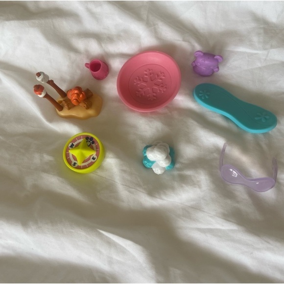 Littlest Pet Shop Winter Snow Fun Accessories Set - Picture 2 of 15